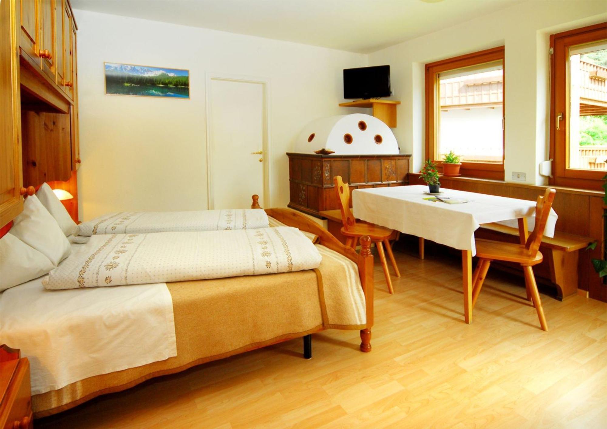 Garni Karlegger Bed & Breakfast Сиуси Стая снимка